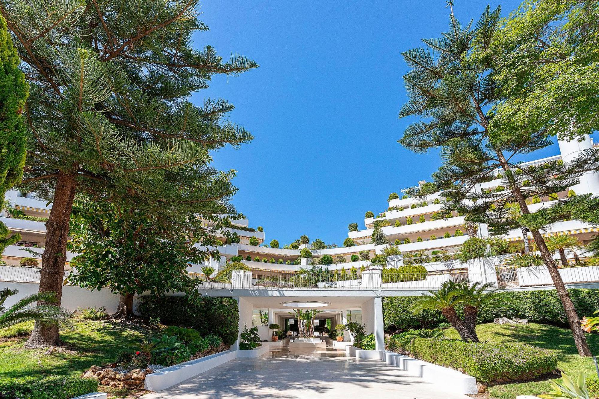 Lomas De Club Apartemen *